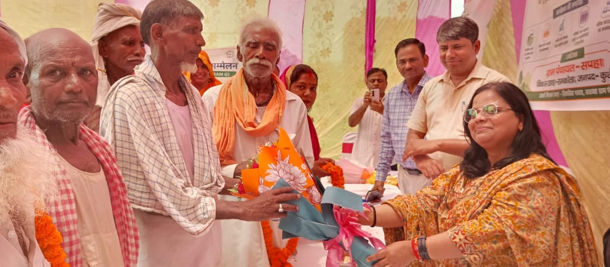 CDO distributed toolkits to beneficiaries of the Vishwakarma Yojana.