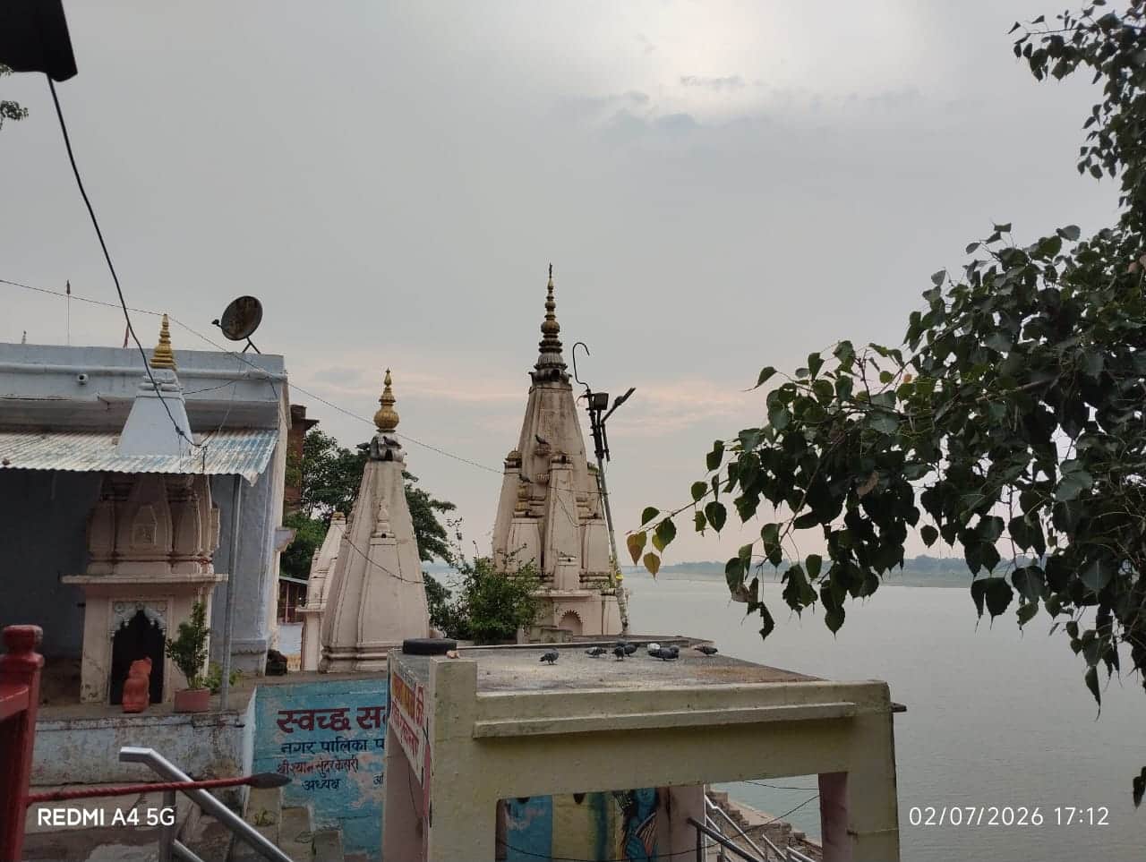 शाम में बरियाघाट में आसमान में छाए बादलों का दृश्य।-संवाद।