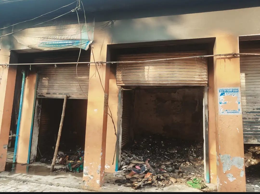 A massive fire broke out in four shops in Lalata Market.