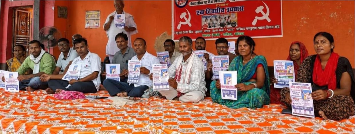 Fast in Maniyar in support of the student movement.