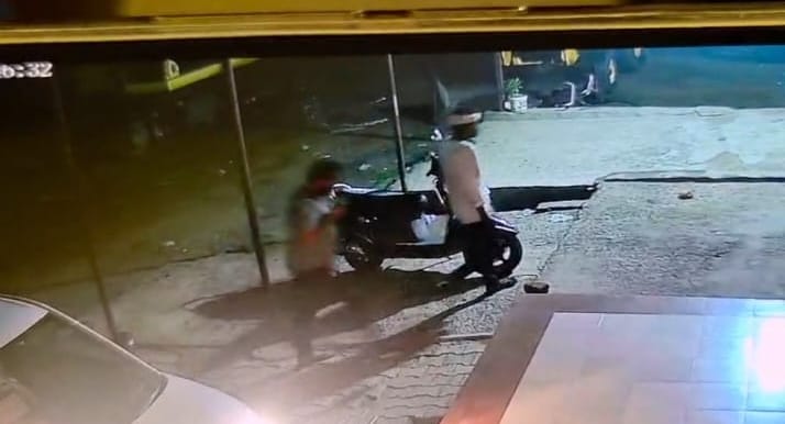 Employees kept sleeping; mobile phone and cash theft incident captured on CCTV.