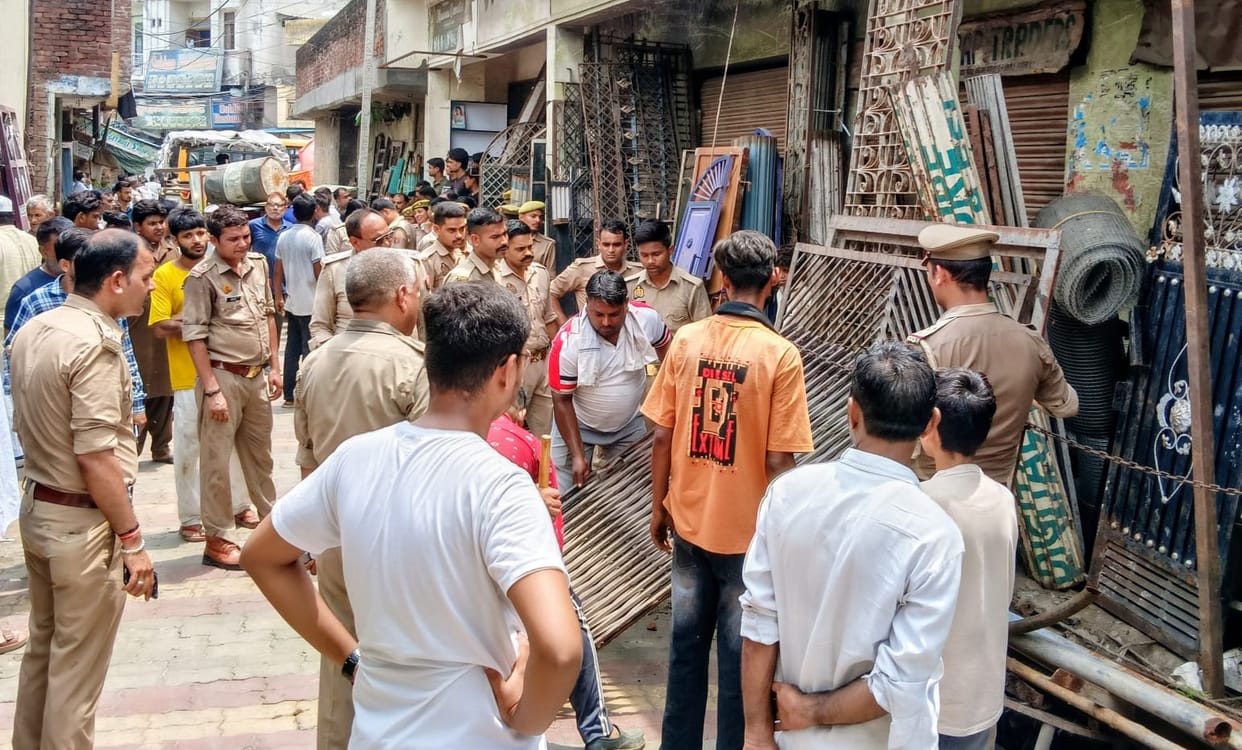 Goods placed on the roads were confiscated, and challans were issued to vehicles.