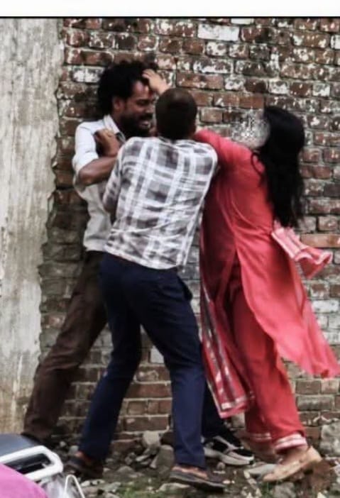 Two lovers clashed over a girlfriend in Singrauli; a violent altercation ensued, and the video went viral.