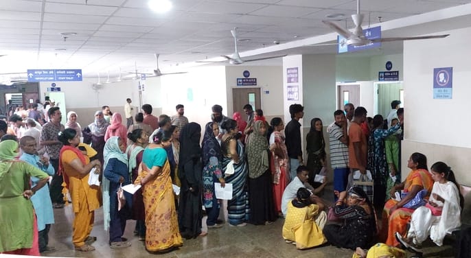 Power failure, heat wave: Patients and doctors are left breathless as fans and air conditioners fail.
