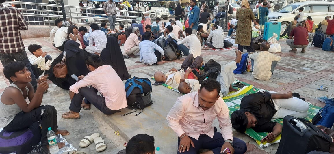 The Ambala-Mau Special arrived 11 hours late, while the CSMT-Gorakhpur train was delayed by 10 and a half hours.