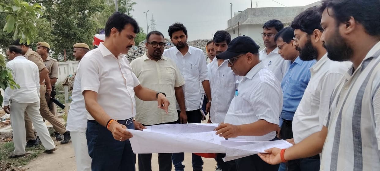 DM furious after seeing garbage dumped at Vasantpur MRF plant.
