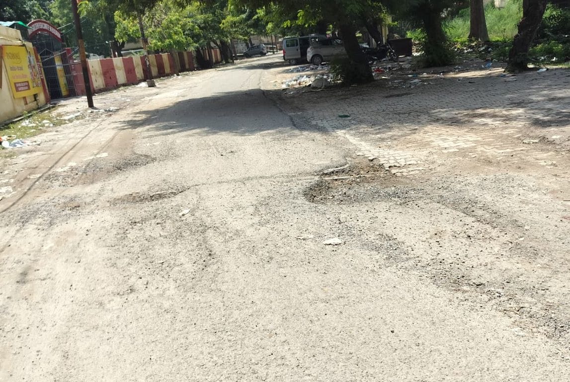 50 potholes in a 300-meter stretch, people falling into waterlogged areas, and those responsible remain silent...