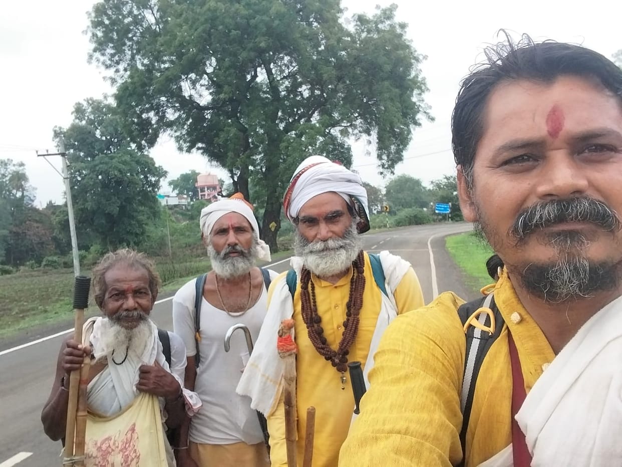 15 saints and devotees from Kashi are undertaking a 3,500 km Narmada padyatra