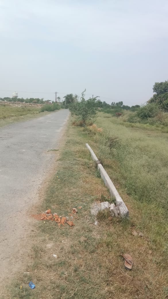 Drinking water crisis deepens in Sarai Hariram; broken electricity pole remains unreplaced