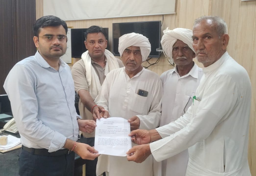 Rohtak News: महम चौबीसी सर्वखाप पंचायत ने चानौत गांव के समर्थन में एसडीएम को सौंपा ज्ञापन