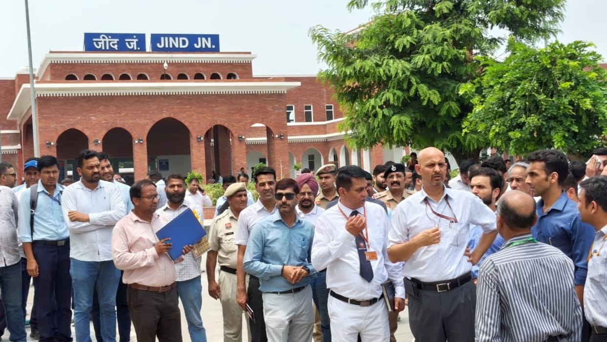 Pushpesh Raman Tripathi inspected the new building of the railway station on Friday.