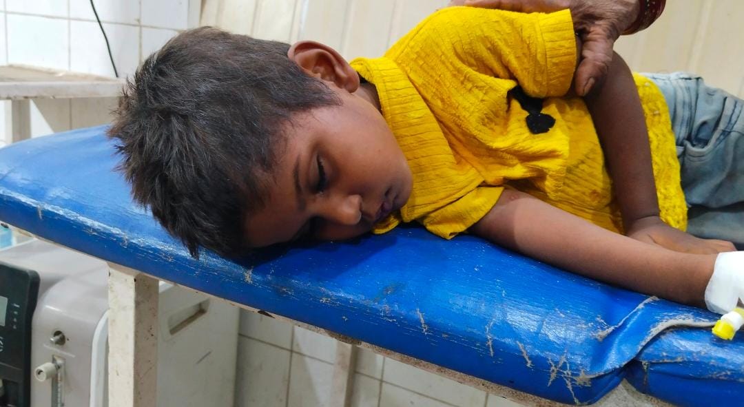 Woman consumes poison along with daughter due to domestic strife.
