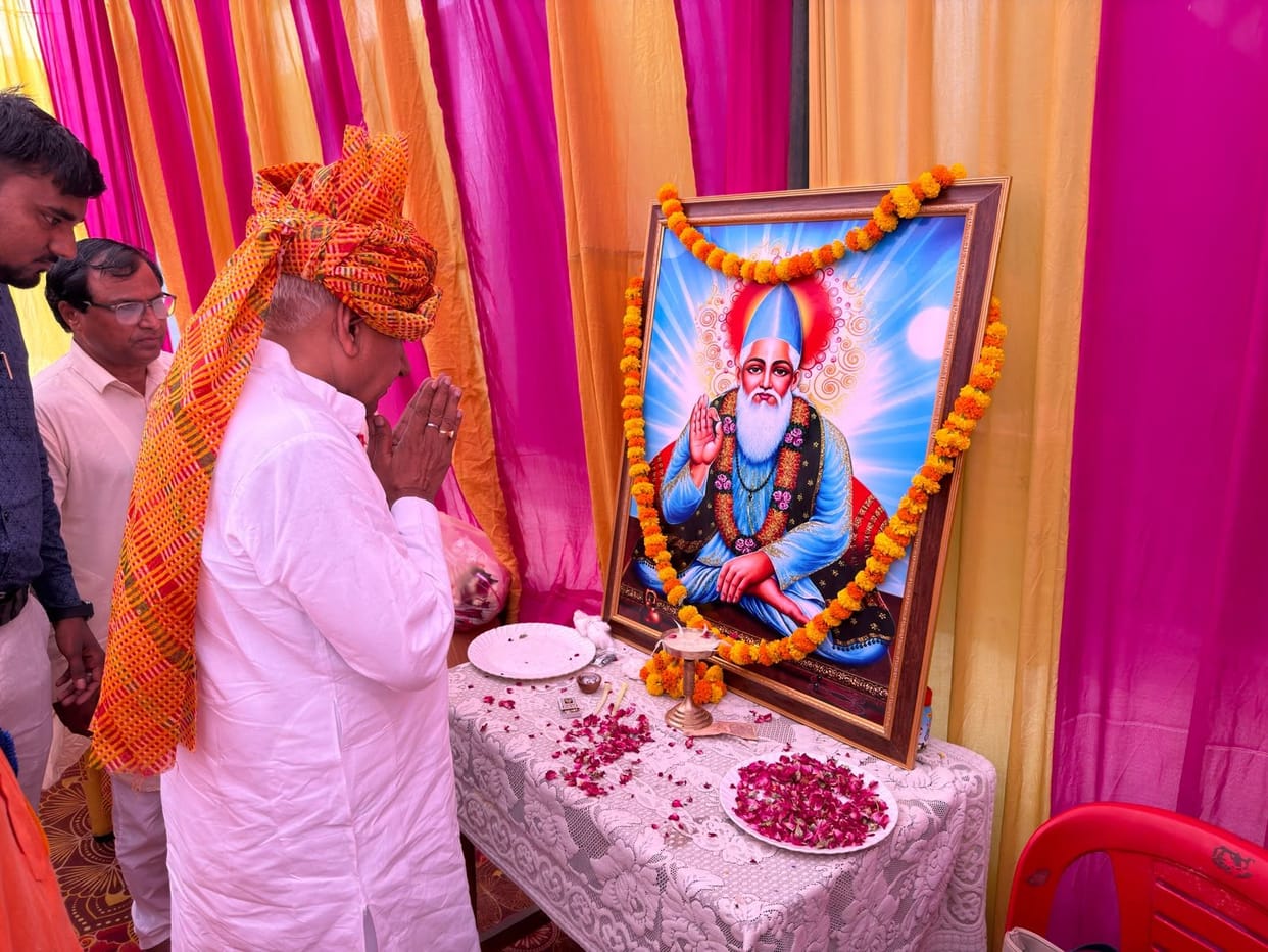 The MLA described Kabir Das as a social reformer.