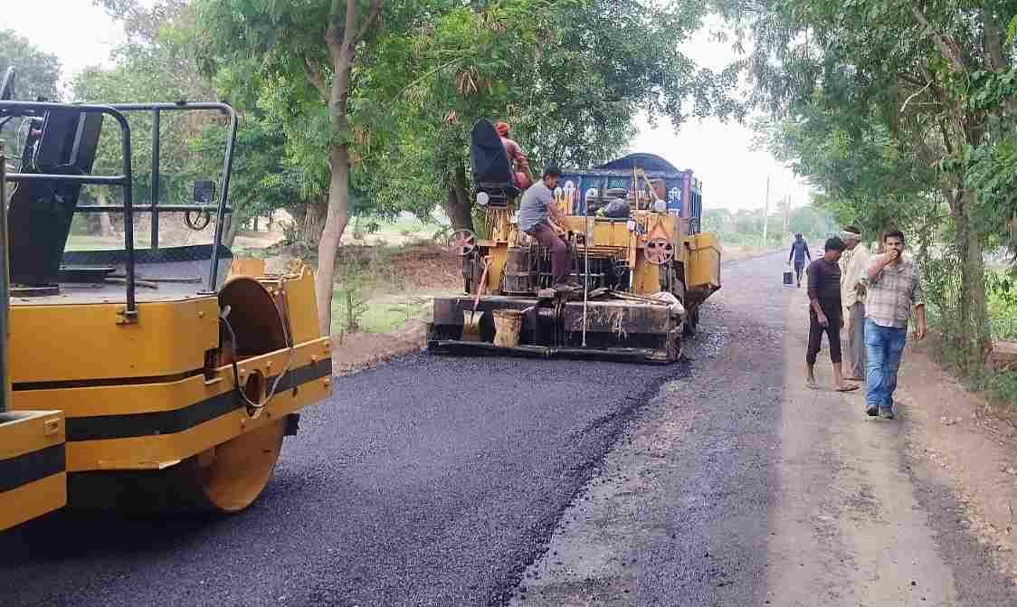 सड़क निर्माण। सांकेतिक तस्वीर।