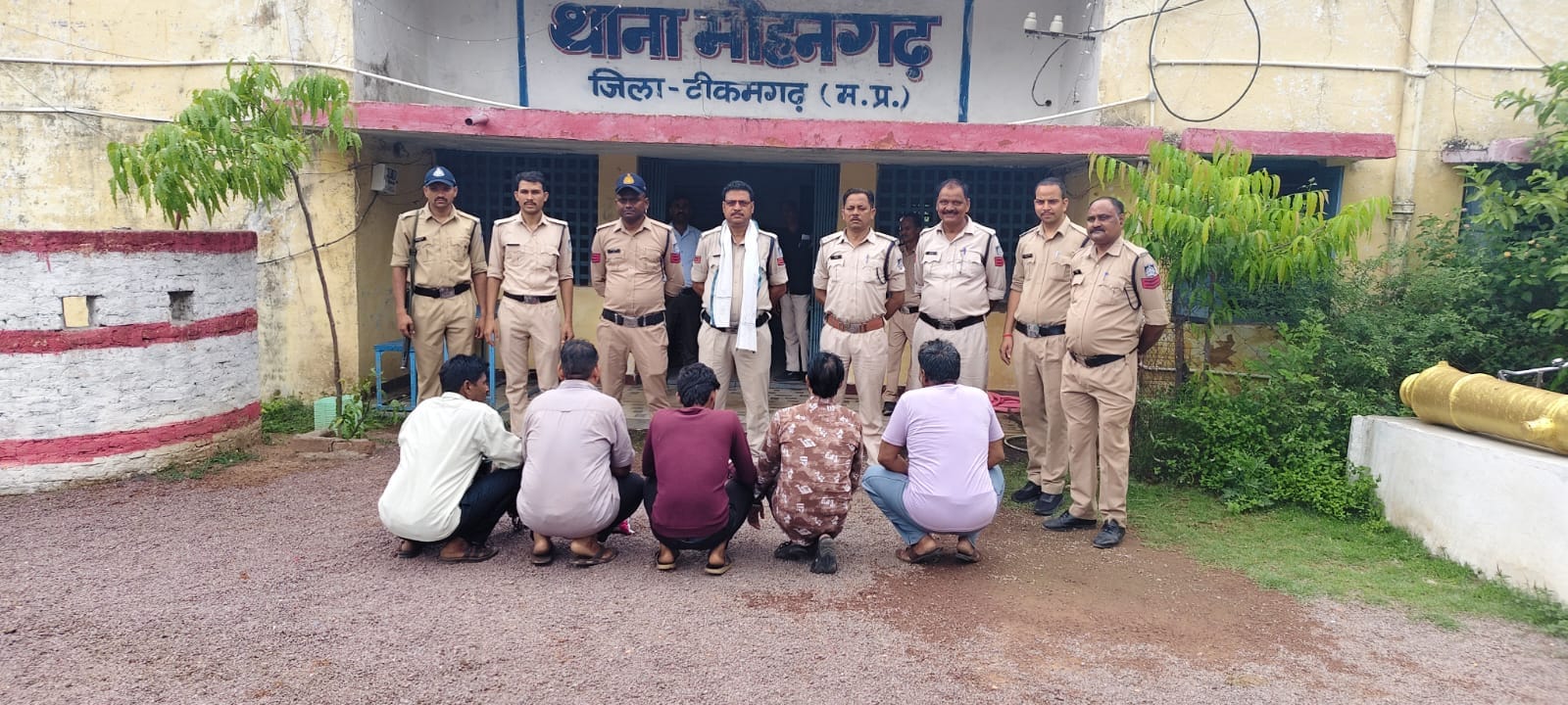 पुलिस ने आरोपियों को किया गिरफ्तार।