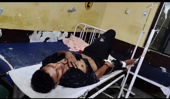 Criminal with 25,000 bounty arrested in police encounter; constable injured.