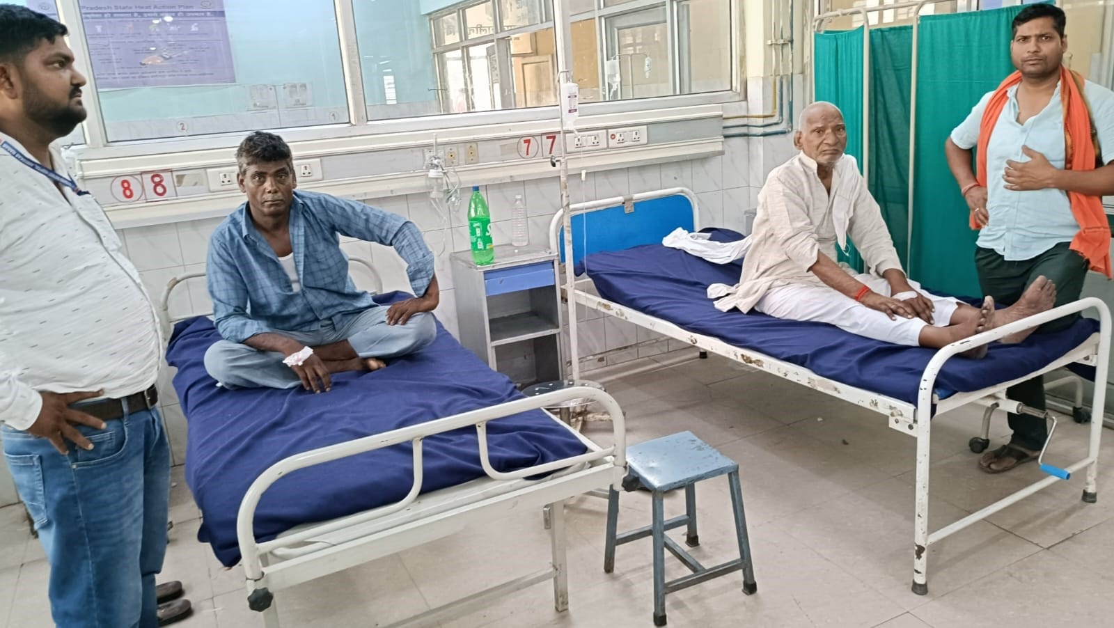  जिला अस्पताल की इमरजेंसी में भर्ती मरीज। संवाद