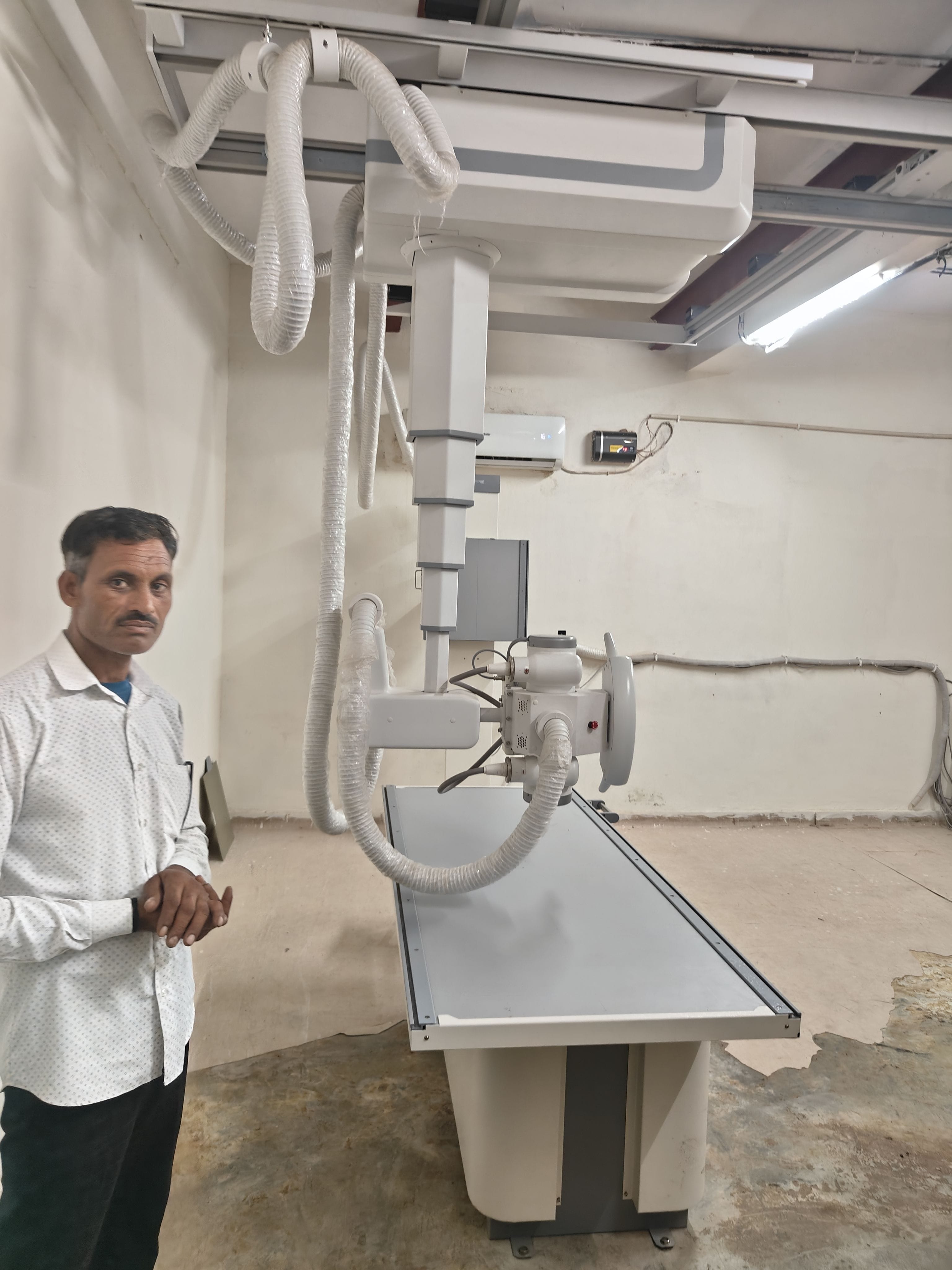 जिला नागरिक अस्पताल में स्थापित नई मशीन ।