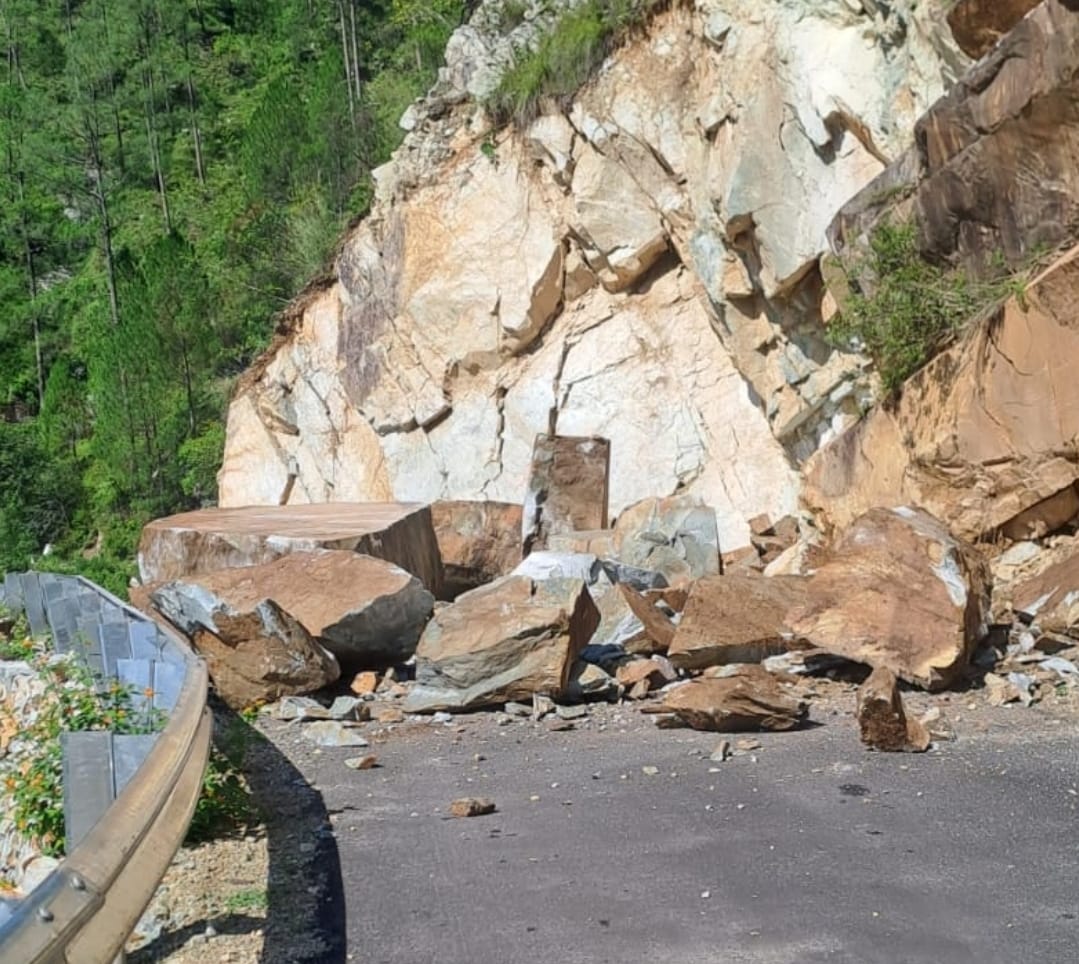 Chamoli News: मलबे के बीच फंसी बरात, अतिथि गृह में कटी रात