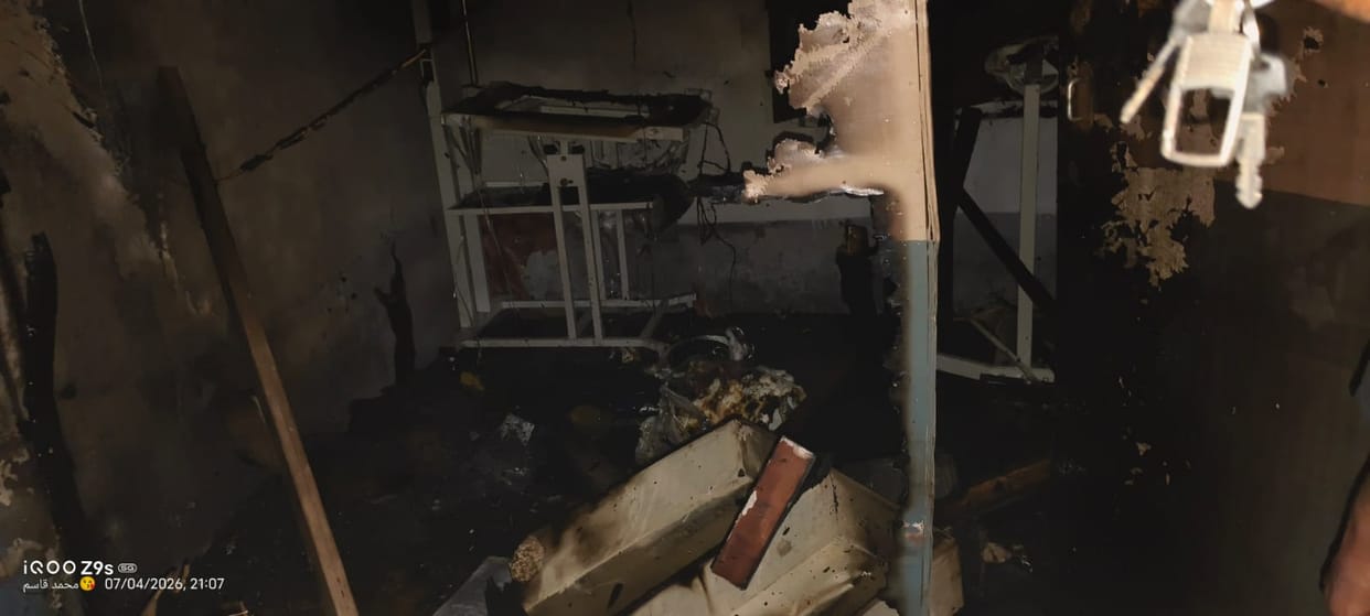 Fire breaks out at hospital due to short circuit; machines and beds reduced to ashes; power supply to 70 homes disrupted.