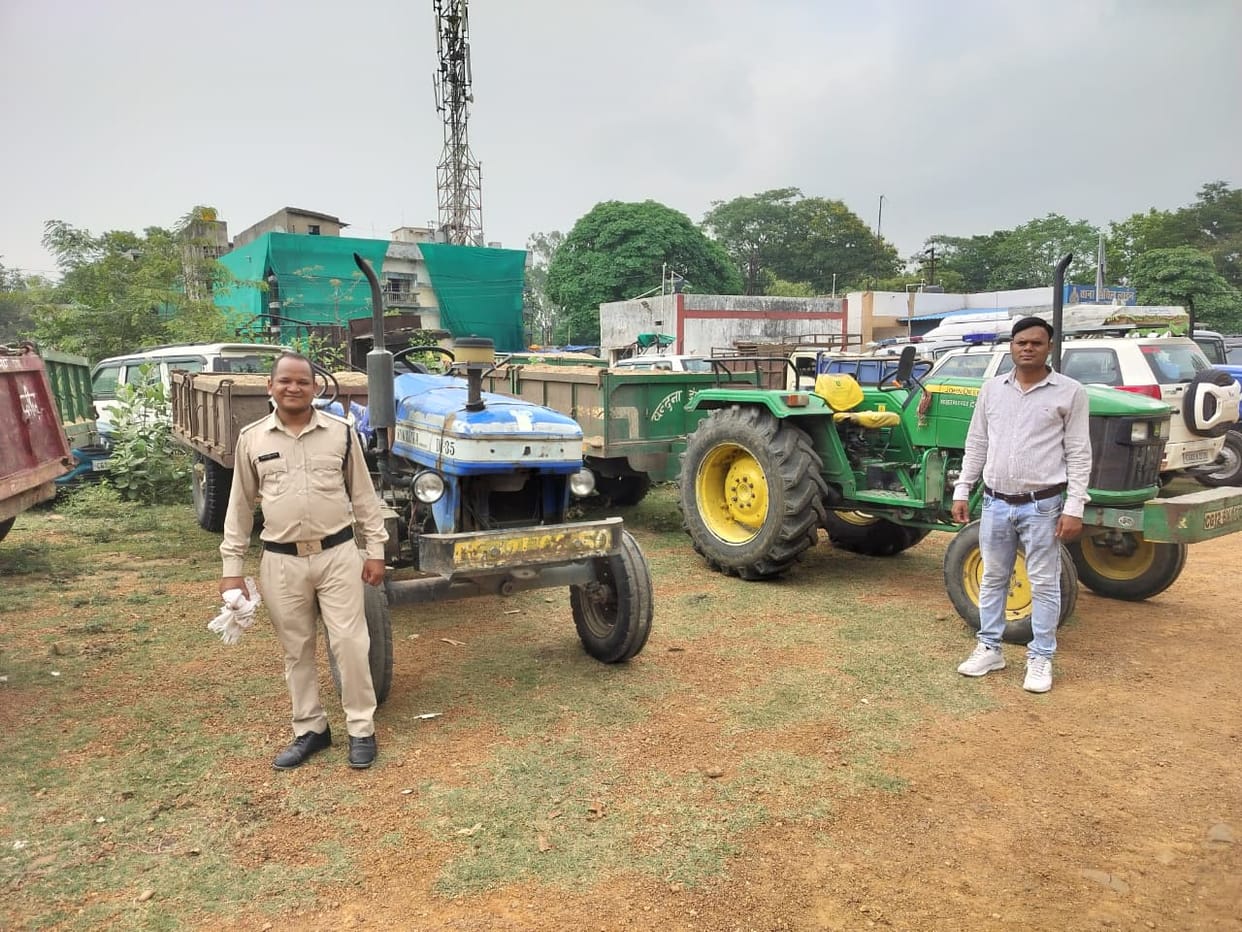 Continuous action by Mining Department sparks panic among mafia 4 tractors 3 tippers and a JCB seized in Korb