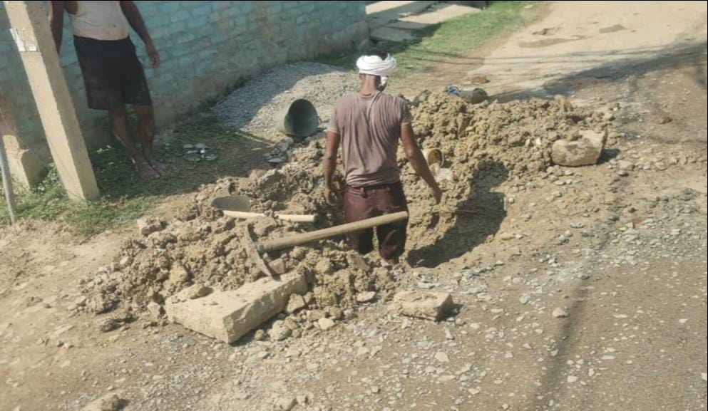 No water was found in the new borehole, household handpumps have stopped working, and supply via the pipeline has also stalled.