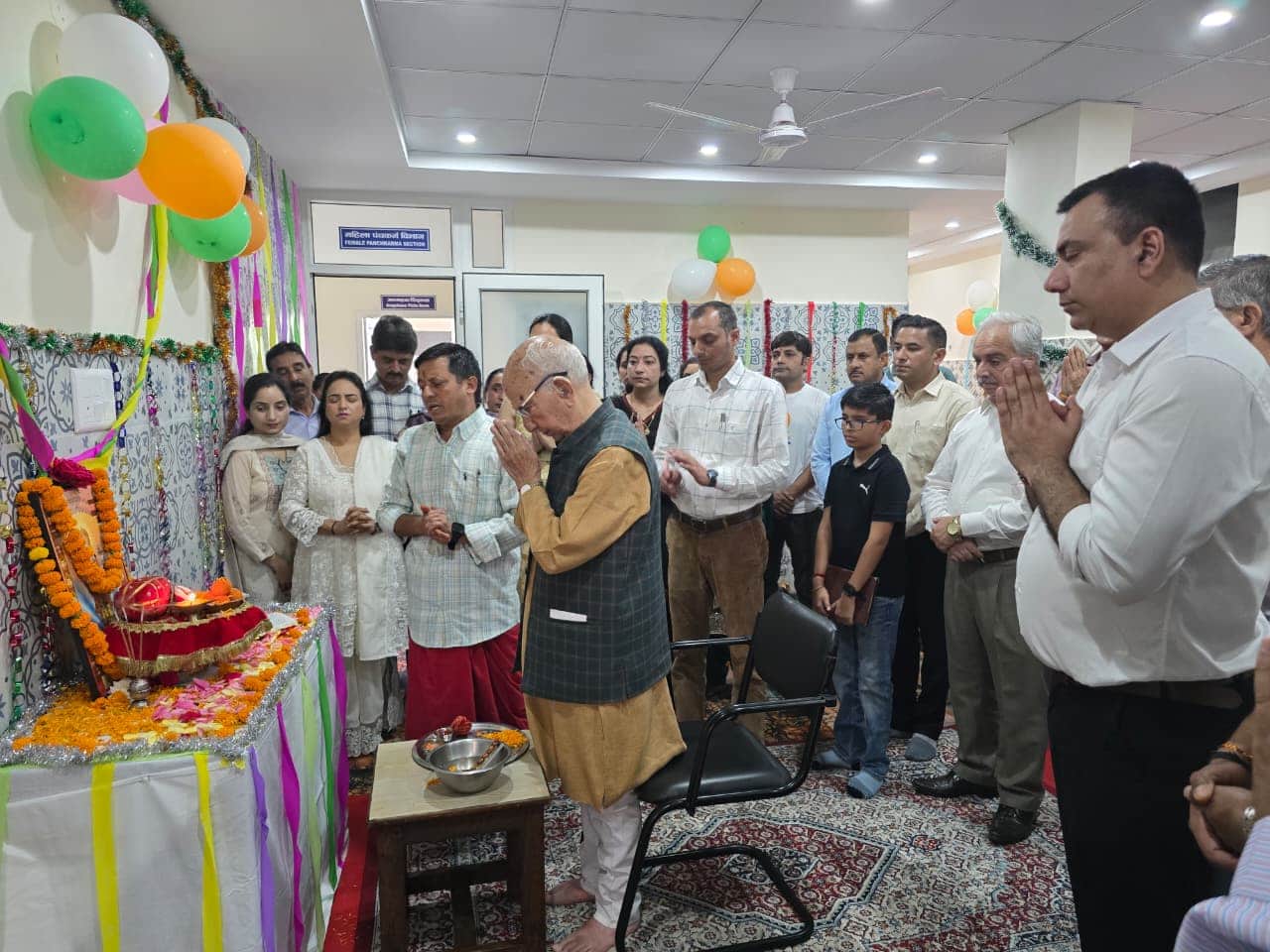 पालमपुर कायाकल्प प्राकृतिक चिकित्सा केंद्र का शुभारंभ करते हुए शांता कुमार व अन्यस्त्रोत संस्