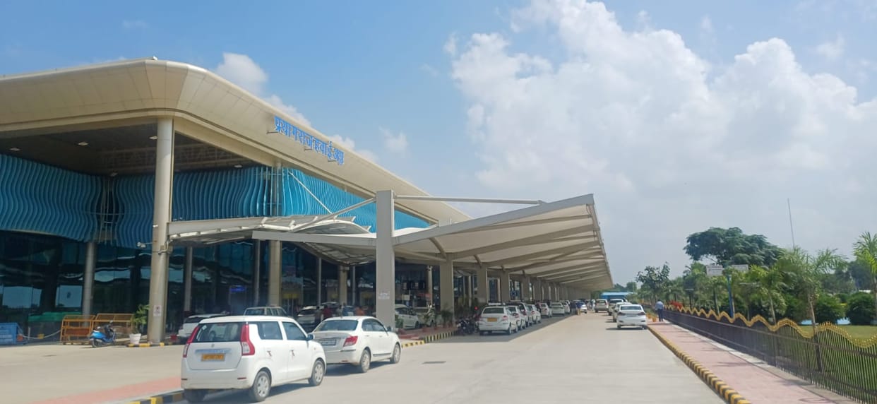The airport will remain deserted today, with no flight operations.