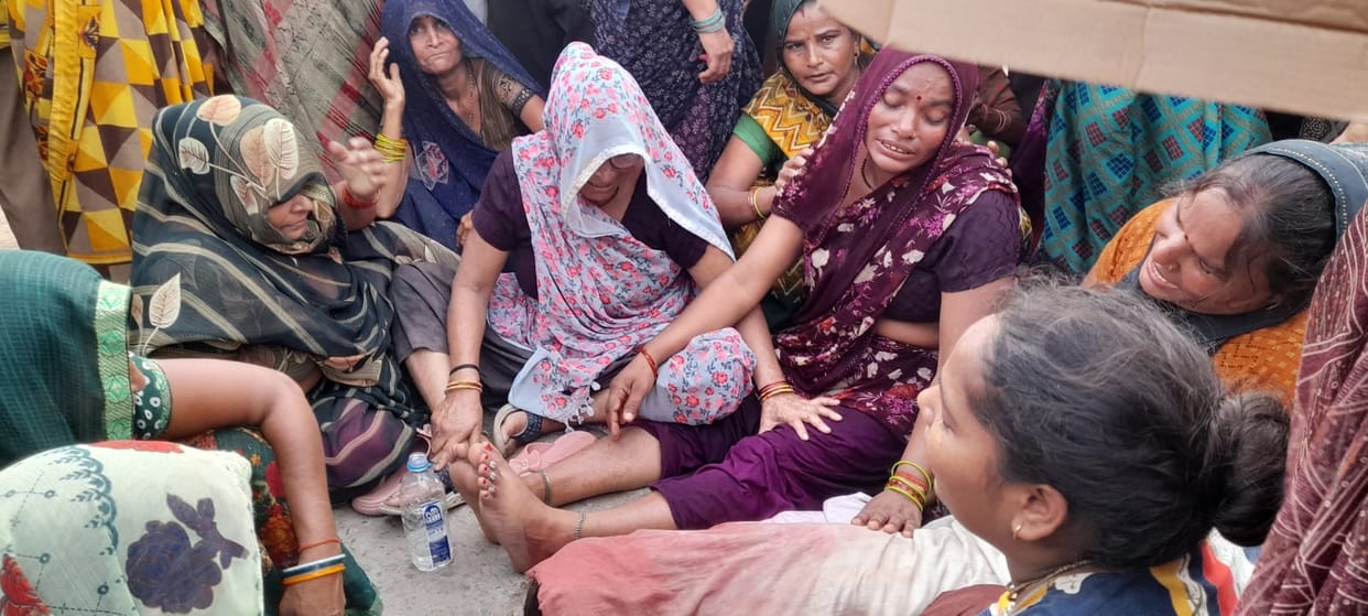 last rites were performed in the presence of the police.