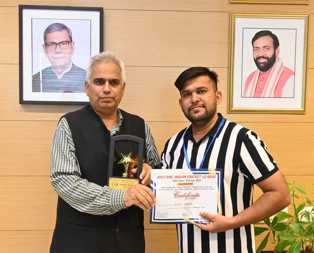Differently-abled cricketer Sandeep Khanna honored.