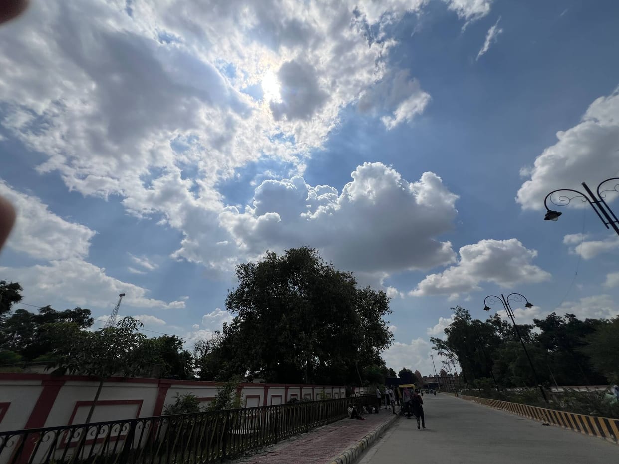 The maximum temperature rose by four degrees Celsius and the minimum by three degrees over three days.