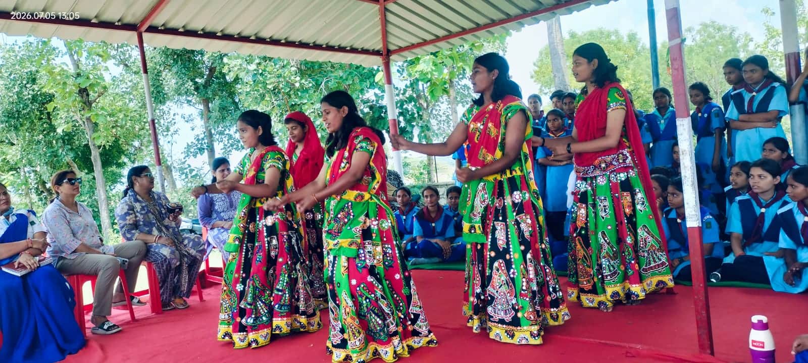 बहुआर जवाहर नवोदय विद्यालय में स्काउट गाइड प्रतियोगिता में सांस्कृतिक कार्यक्रम प्रस्तुत करती छ