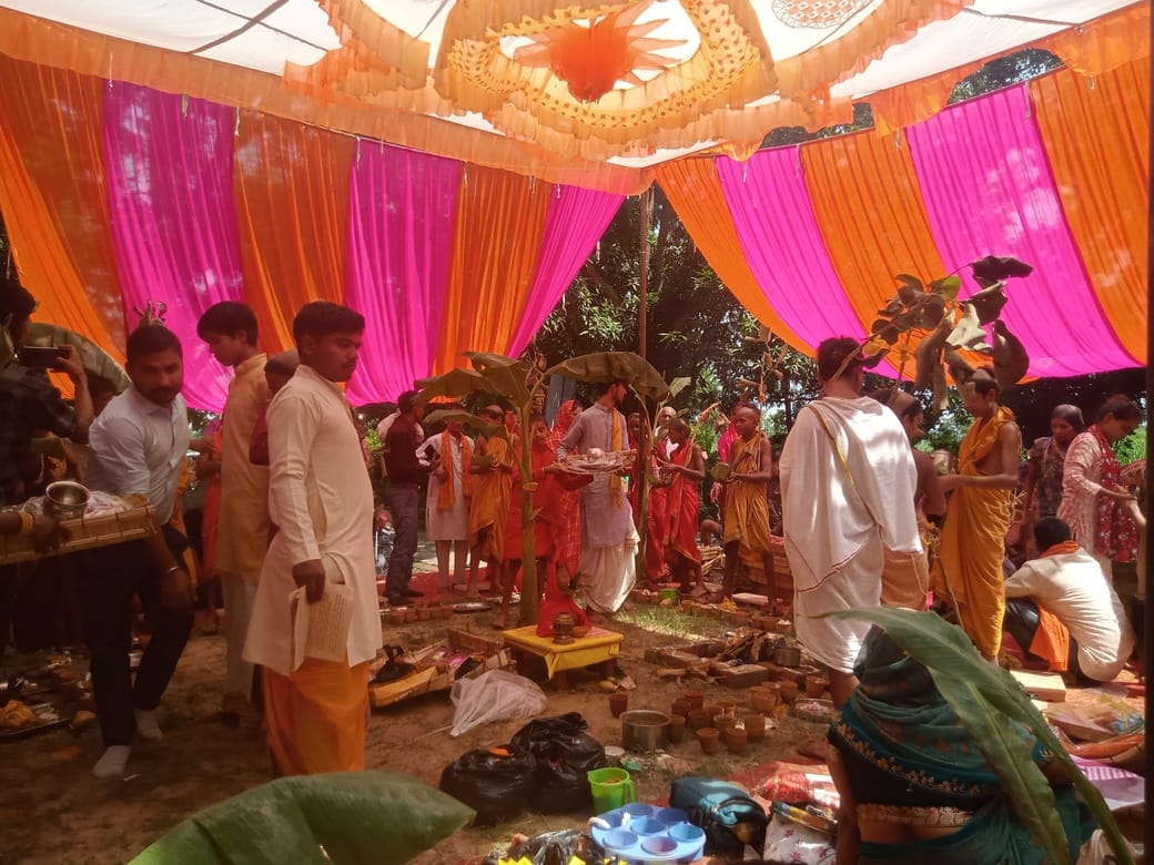 The *Yajnopavita* (sacred thread) ceremony for the young students was held at the Karmasu Veda-Vedanga Gurukul Vidyapeeth.
