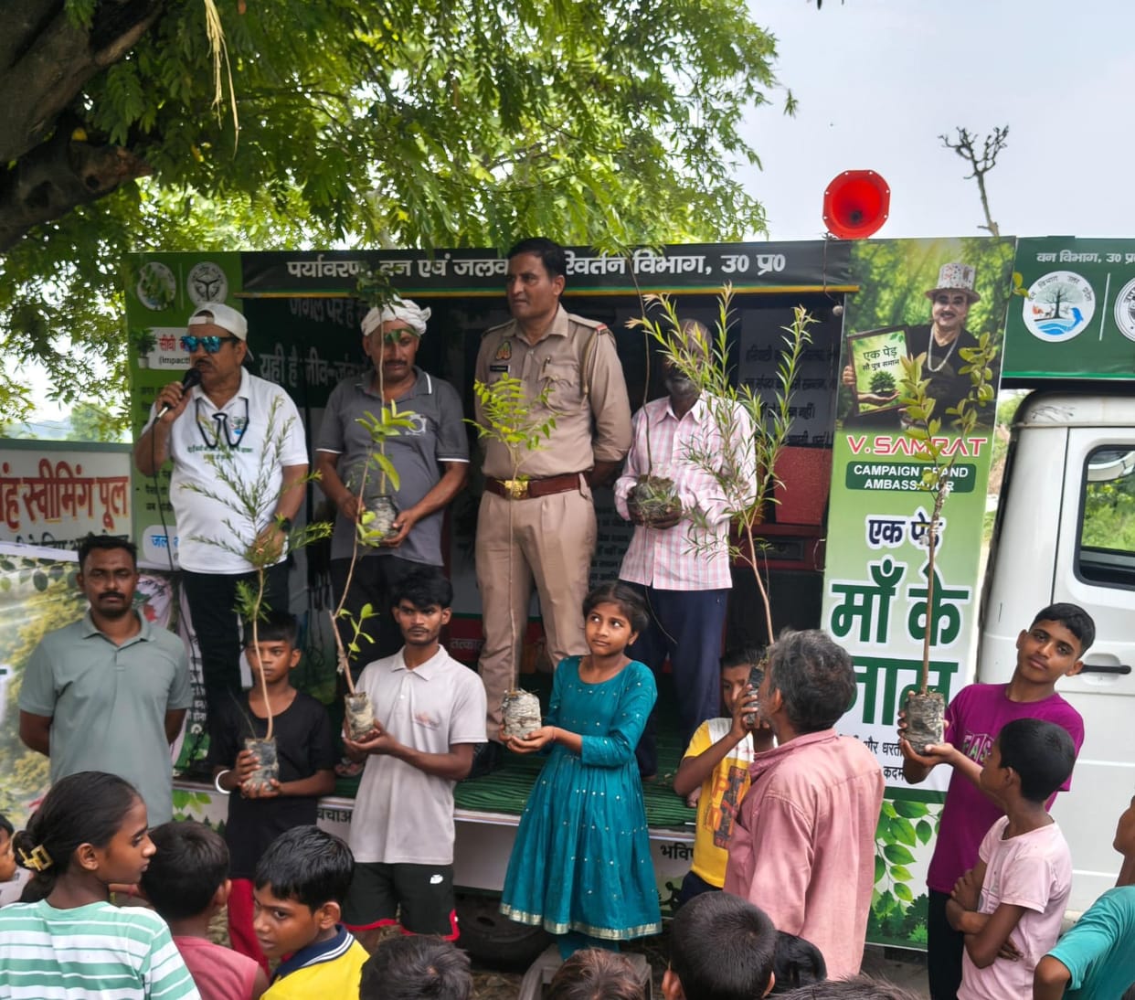 The Forest Department conveyed the message of environmental conservation through magic.