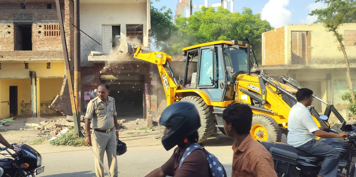 Bulldozer action continued for the third day; encroachments were removed from Railway Station Road.
