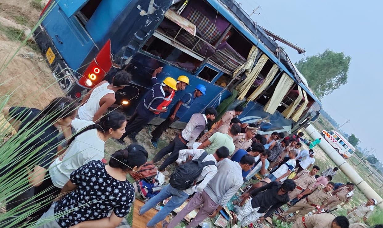 Sleeper bus overturns into 25-foot-deep ditch on Ganga Expressway; 44 passengers from Siddharthnagar injured.