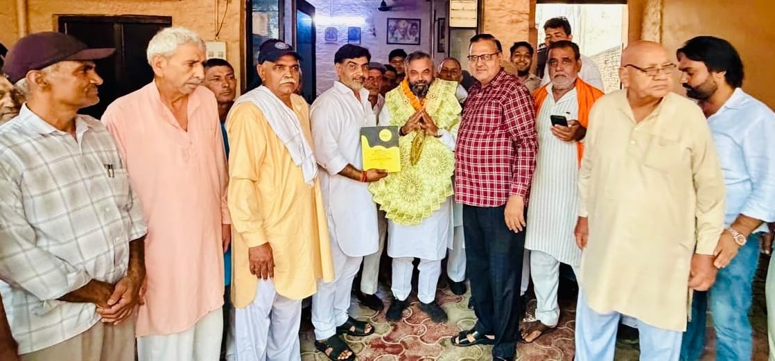 -फोटो 90 : परनाला गांव में सतीश नंबरदार का स्वागत करते सरपंच एसोसिएशन के प्रधान व अन्य। स्रोत स
