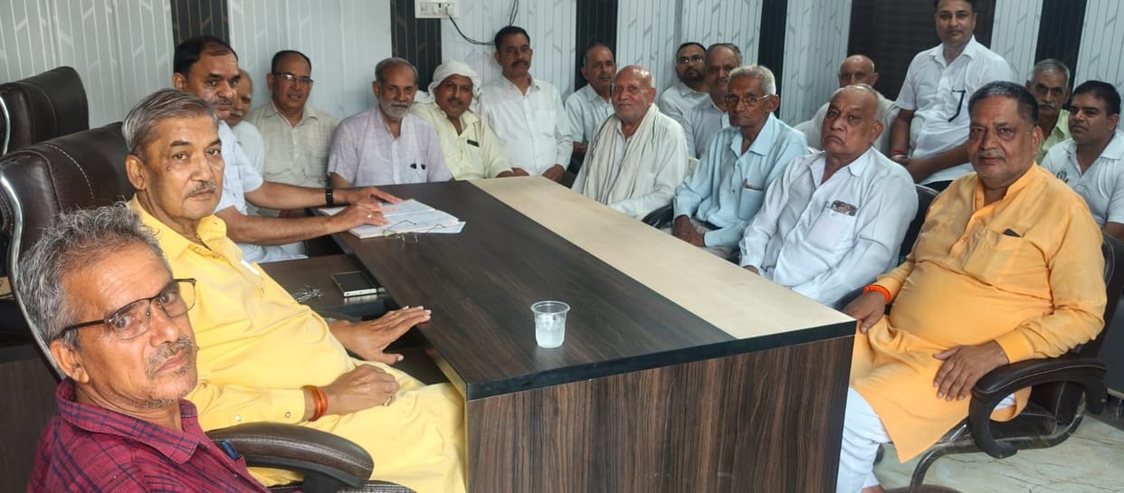 The details of the previous year's income and expenditure were presented at the meeting.