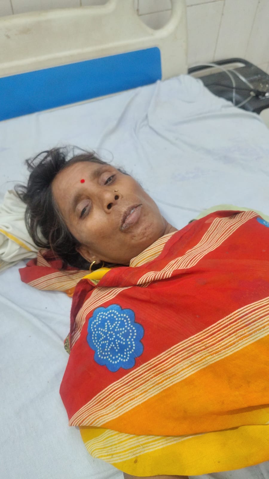 Woman's condition deteriorates; snakebite suspected.