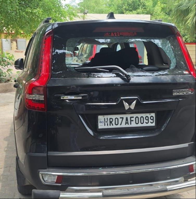 Rapid-fire attack on Scorpio; six people have a narrow escape.