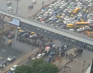 Bikers blocked the road to take shelter from the rain, causing a traffic jam.