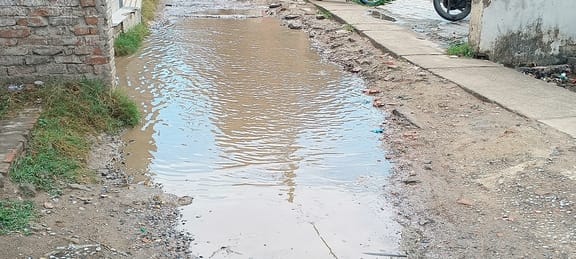 Drizzle in some places, heavy downpours in others