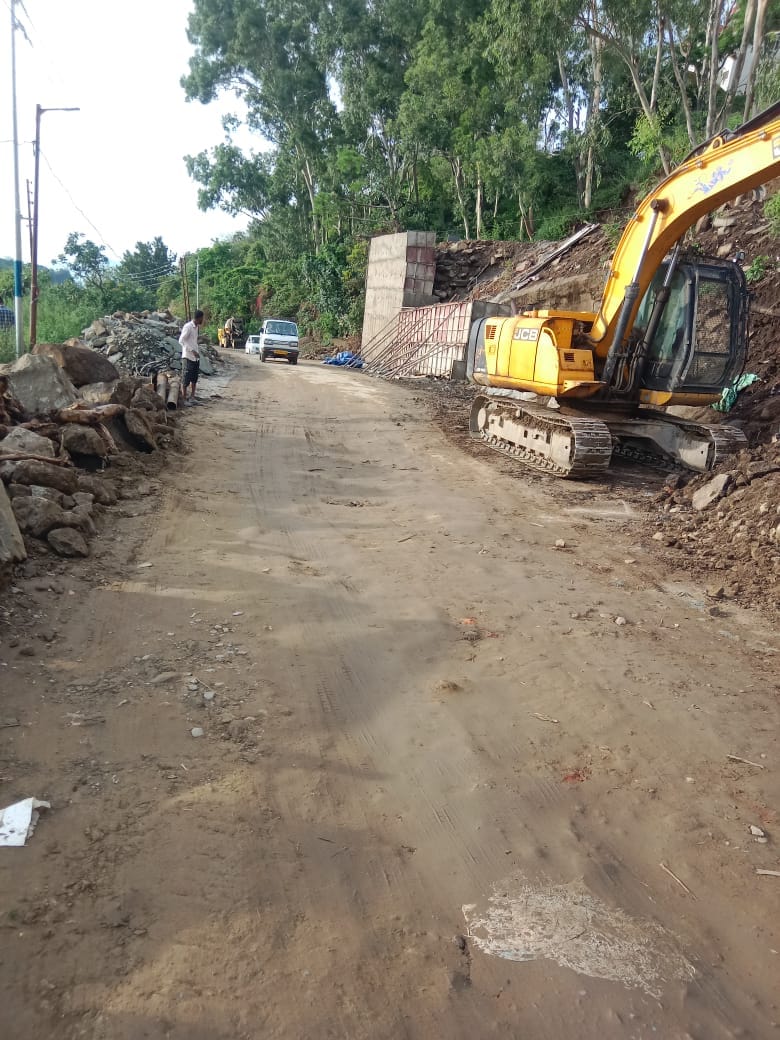 The road from Ghavandal to Shri Naina Devi Temple will be widened by five meters.
