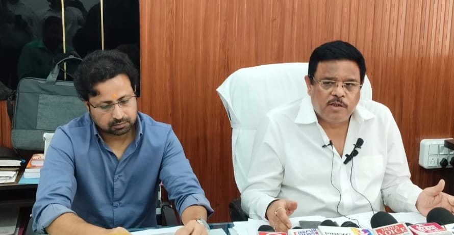 Inspected the premises of fertilizer manufacturers and sellers to verify fertilizer sales.