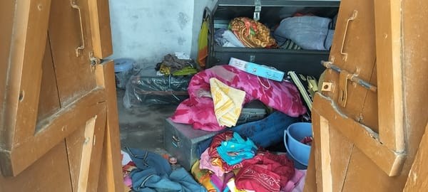 Family sleeping outside; thieves make off with jewelry and cash worth lakhs.