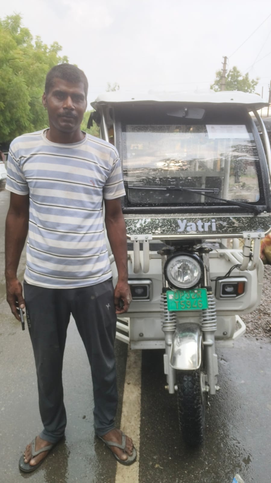 Wheels of 1,250 e-rickshaws ground to a halt in three days due to a Chinese app.