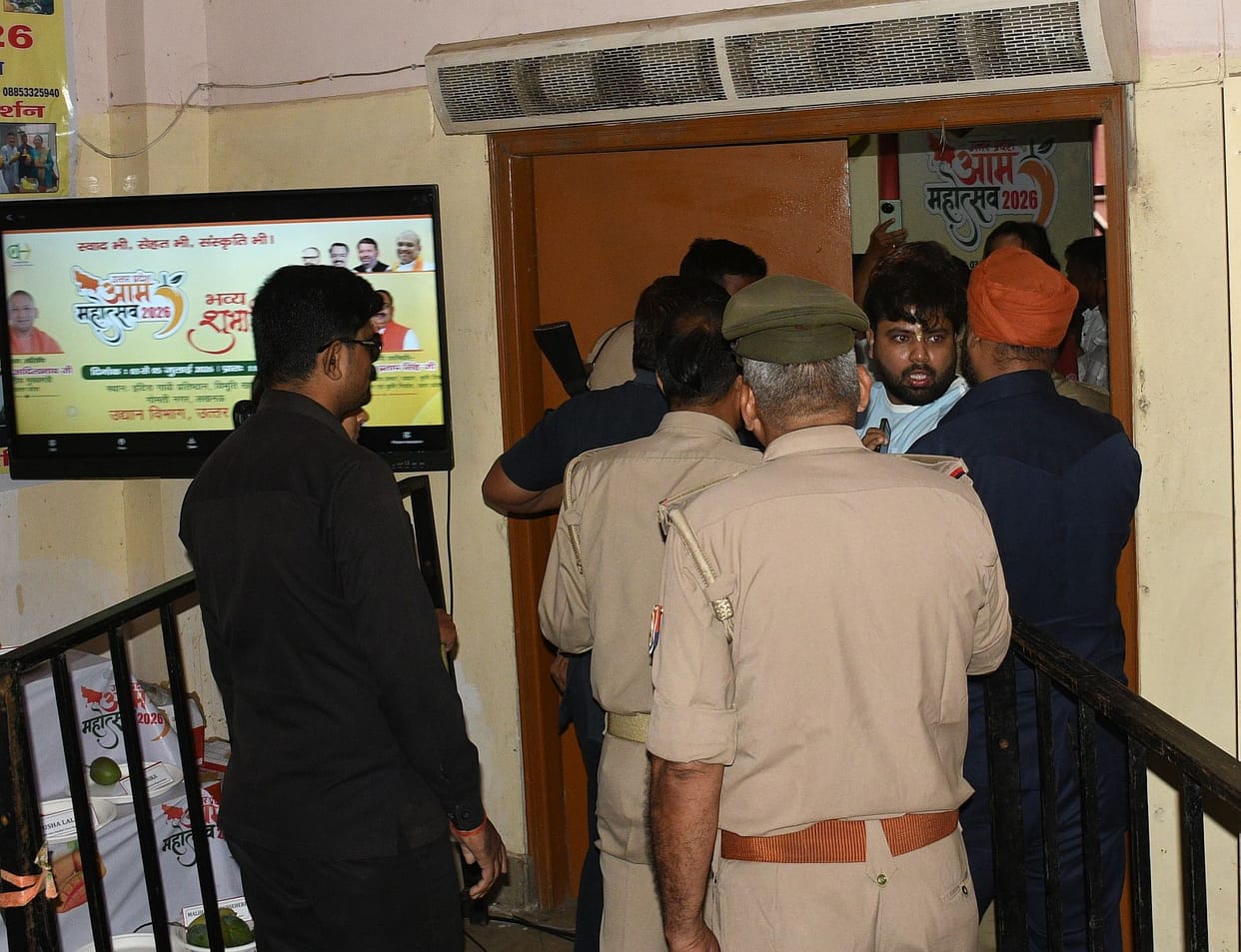 Malihabad dominates the 'Mango Mahakumbh' featuring 800 varieties.