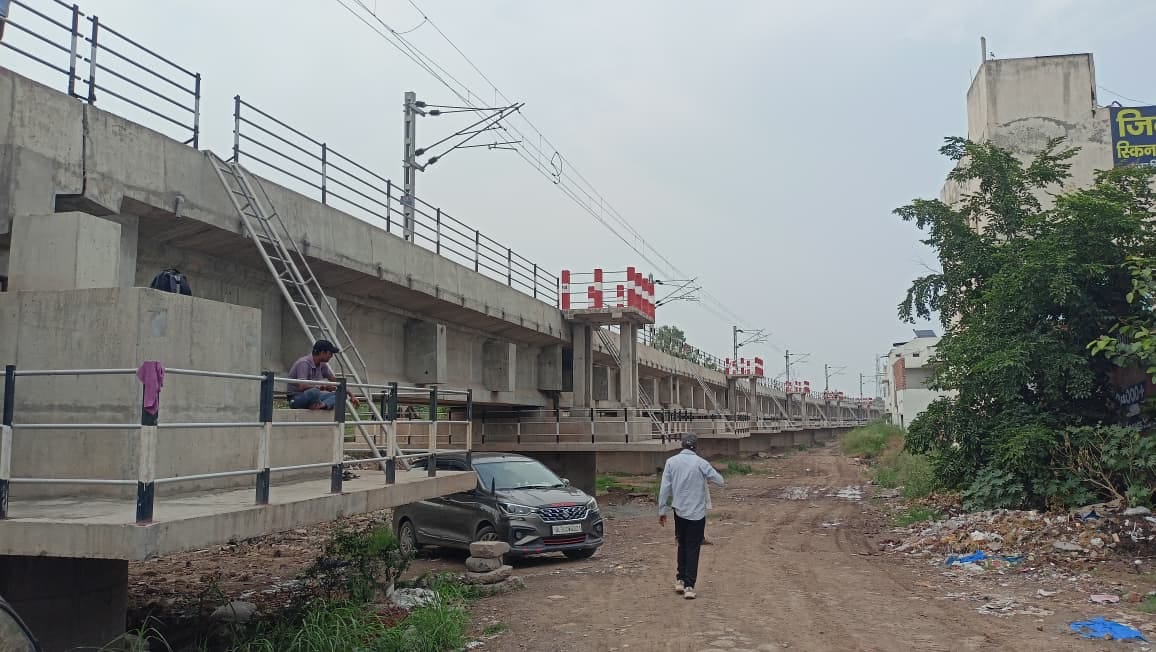 Construction of elevated track completed; trial run to be held on the 9th.