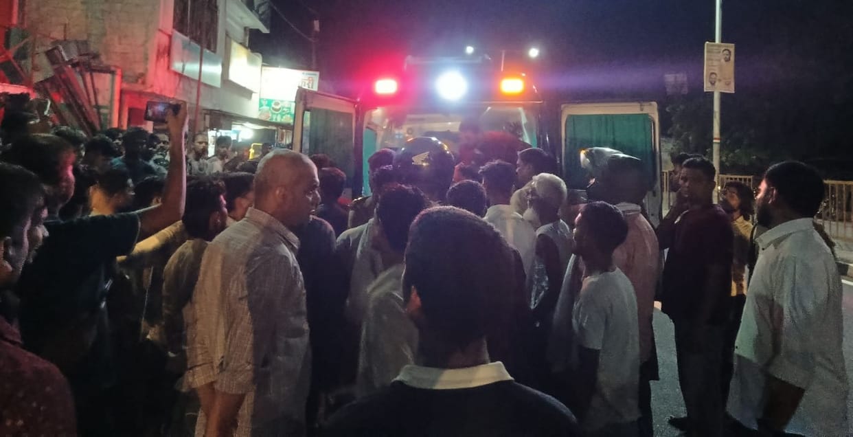 Collision between trailer and auto-rickshaw, two injured