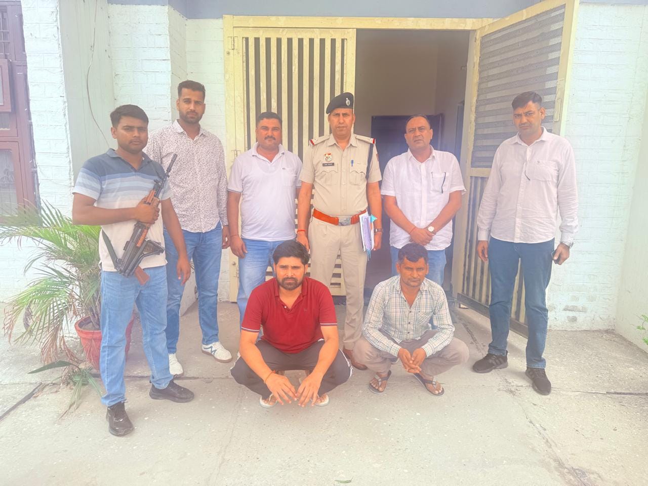 पुलिस की गिरफ्तार में जानलेवा हमले के आरोपी। स्रोत : पीआरओ